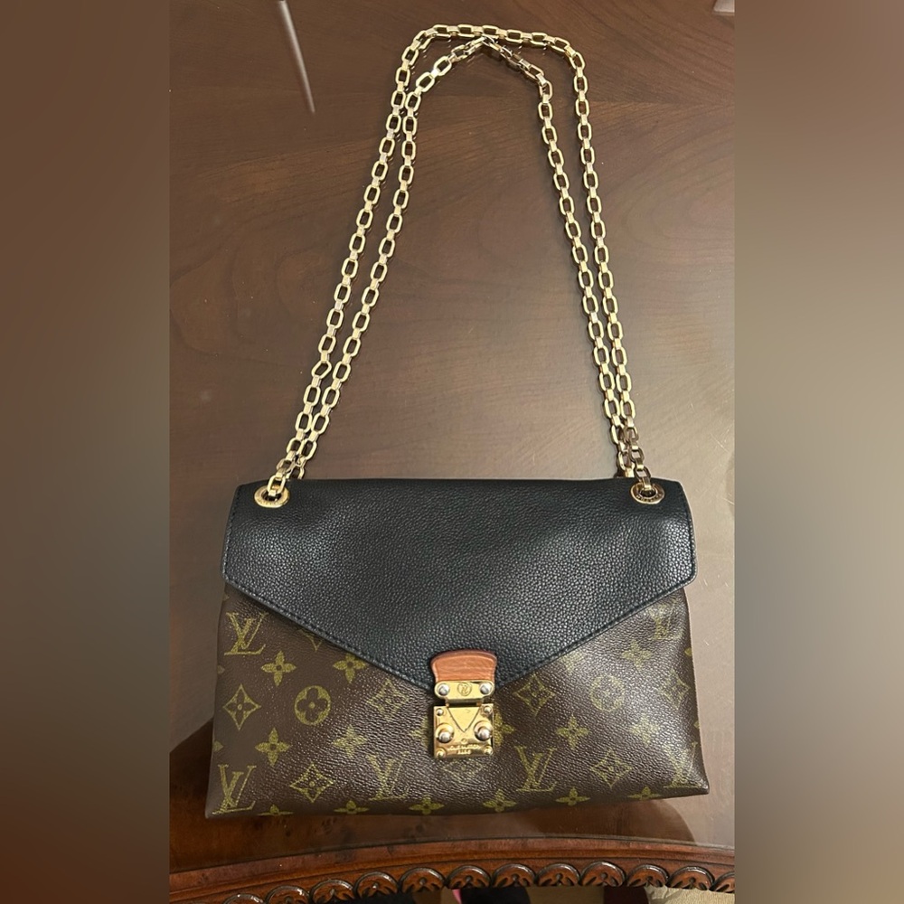 Louis Vuitton Pallas chain bag